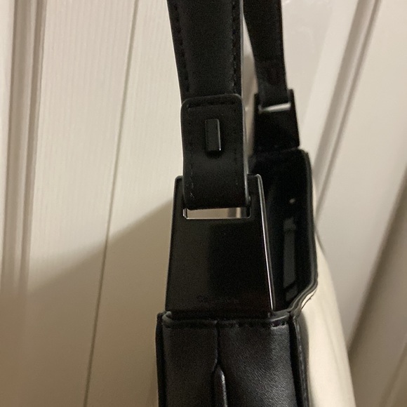 Calvin Klein Shoulder Bag - Picture 5 of 8